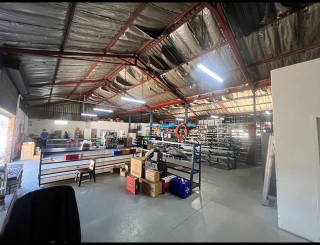 1,300M² FACTORY FOR SALE IN ALRODE SOUTH